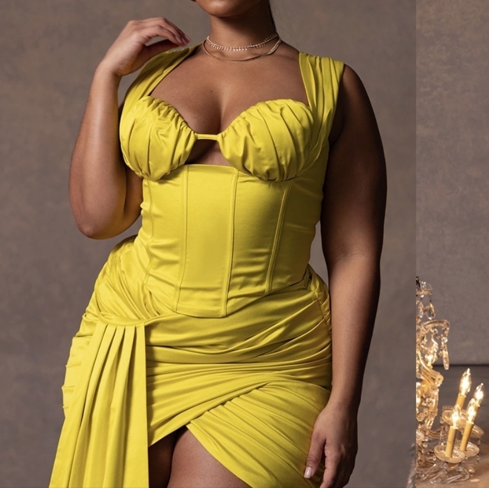 PrettyLittleThing Plus Chartreuse Satin Ruched Bust Corset NWT